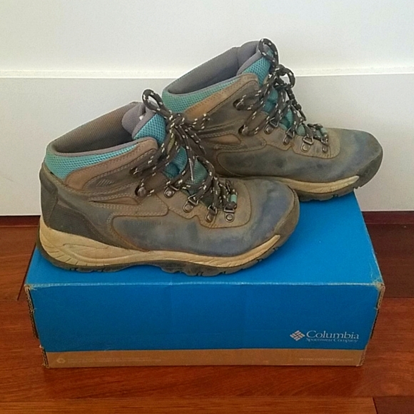 Columbia Gray/light blue hiking boots. Size 7. - Picture 4 of 6